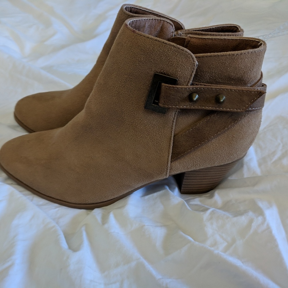 Beige suede Diba bootie new w/out tags